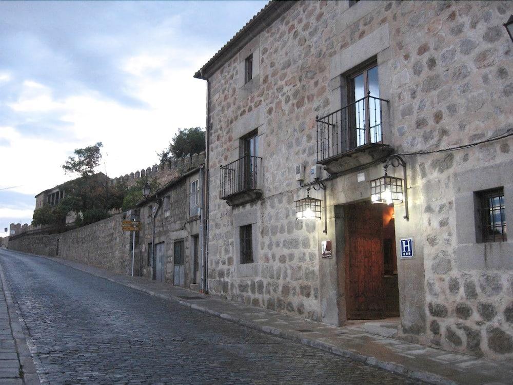 Hotel Las Leyendas Avila Exterior photo