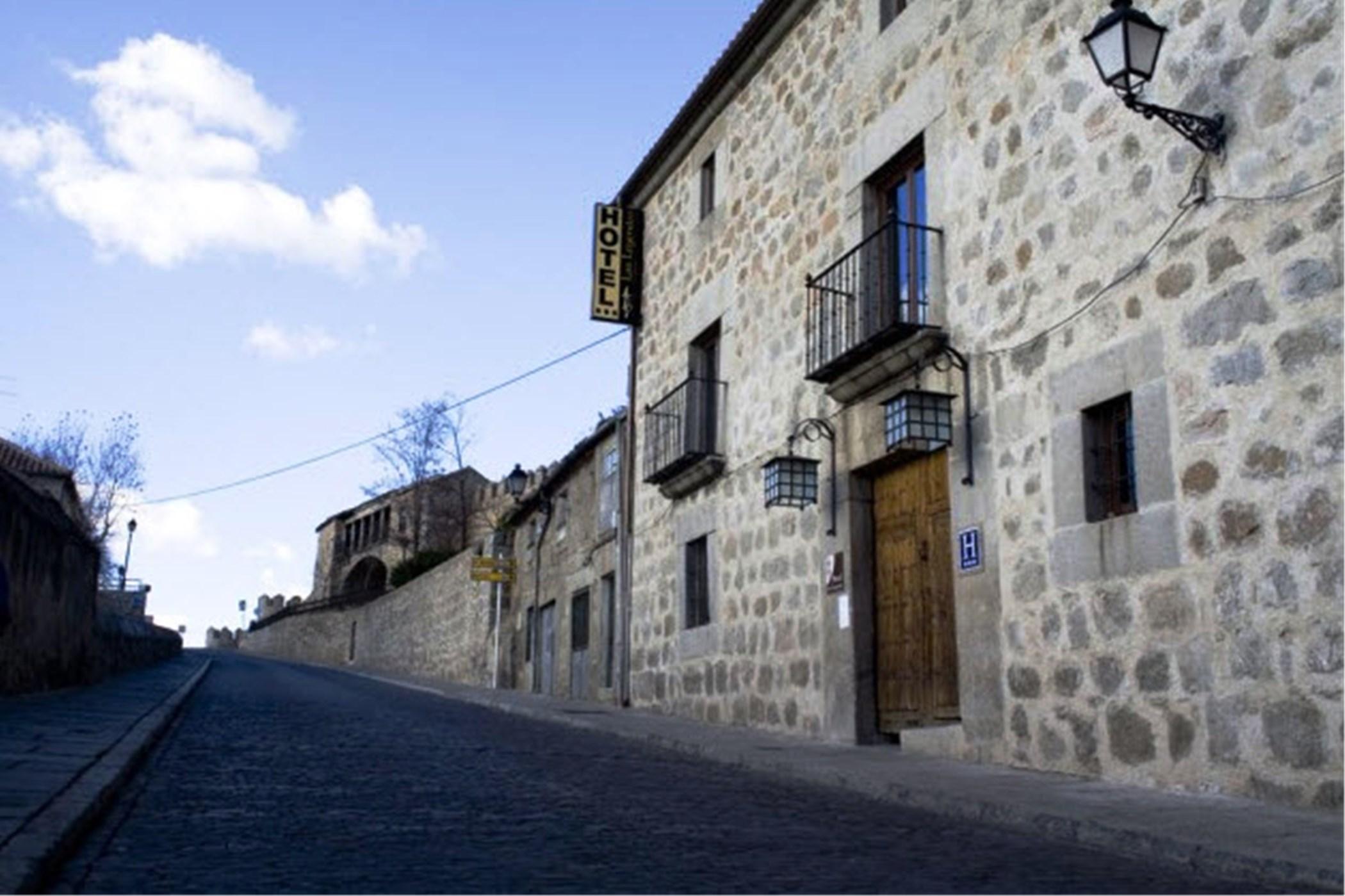 Hotel Las Leyendas Avila Exterior photo